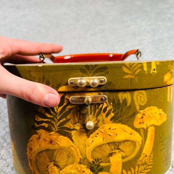 vintage mushroom green lucite top handle clasp round box purse MCM retro boho - Picture 6 of 9